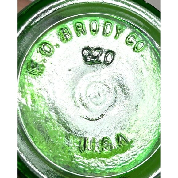 Vintage E.O. Brody Co Green Glass Vase Textured Design 7.5" Tall USA Made - Picture 5 of 5